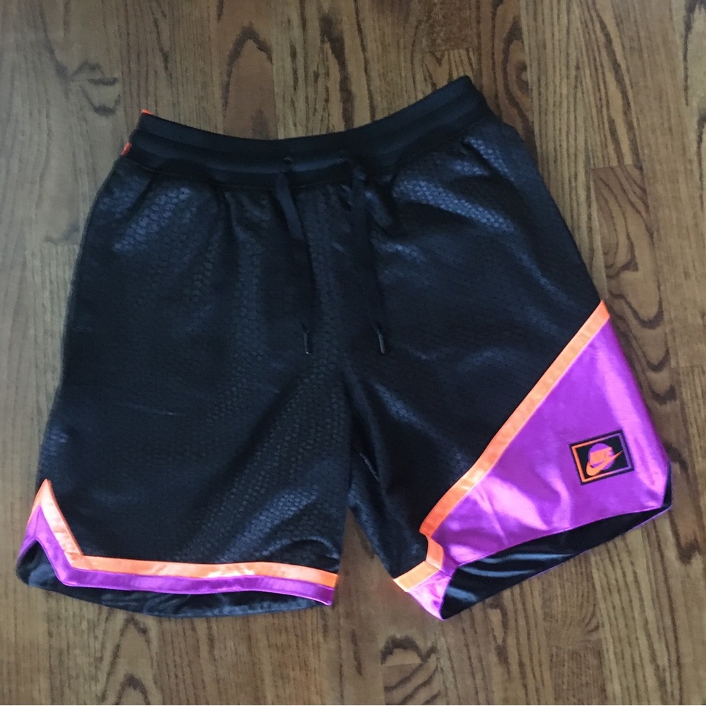 NIKE PHOENIX SUNS BASKETBALL SHORTS NWOT